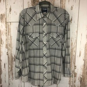 Wrangler Cowboy Cut Shirt Pearl Snaps Size 16.5-34. In excellent condition!